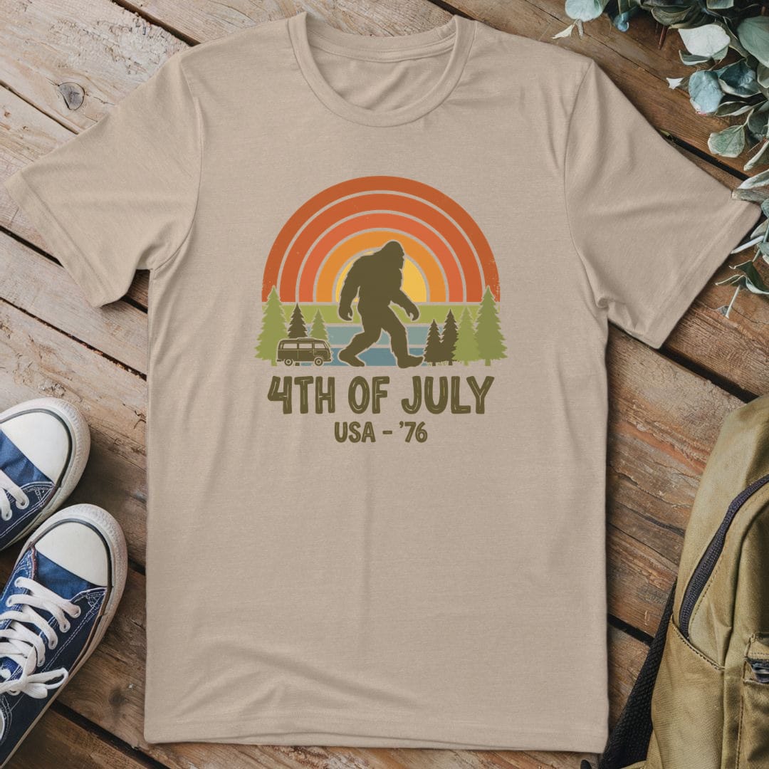 T-Shirt Sand / S 4th Of July Bigfoot