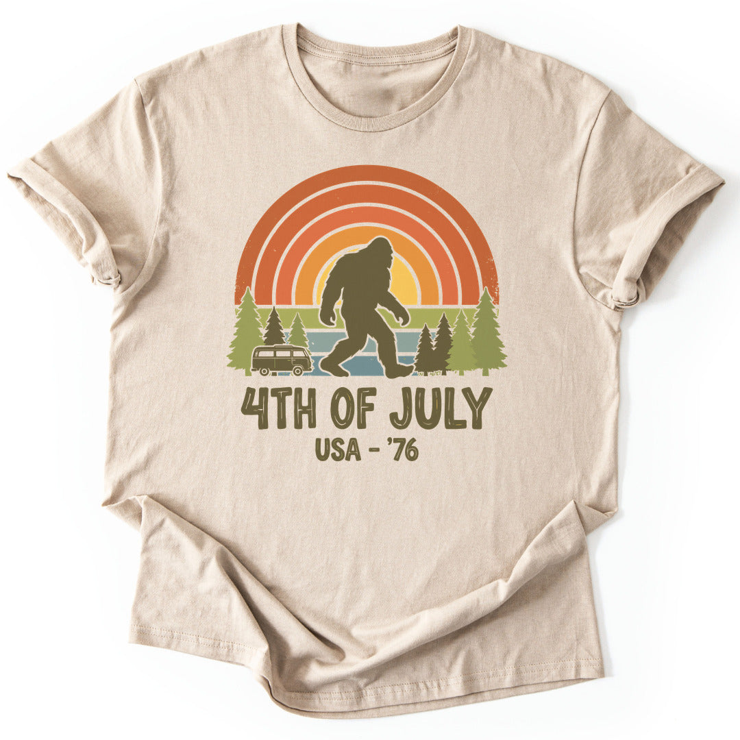T-Shirt Sand / S 4th Of July Bigfoot